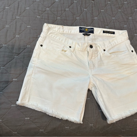 Lucky brand size 4 white cut off shorts - Picture 2 of 3